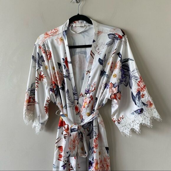 LE Rose-Floral Bridal Lace Trim Robe (M/L) - Picture 3 of 11